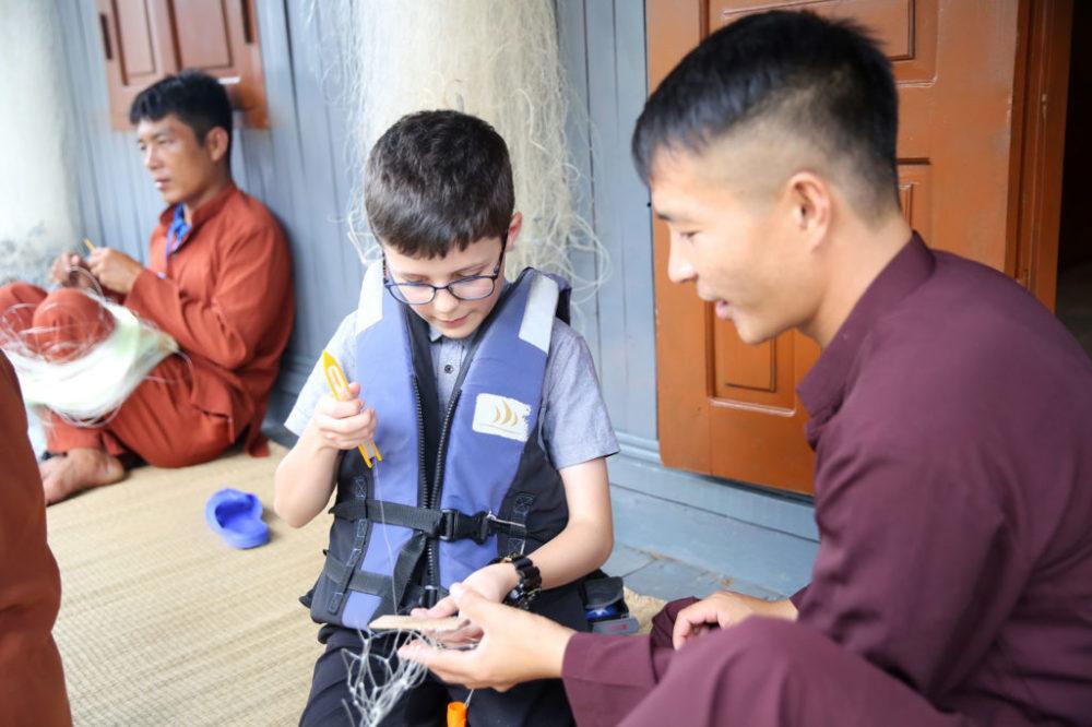 Điểm hẹn du lịch: Thăm quan Làng Chài Cửa Vạn trên vịnh Hạ Long