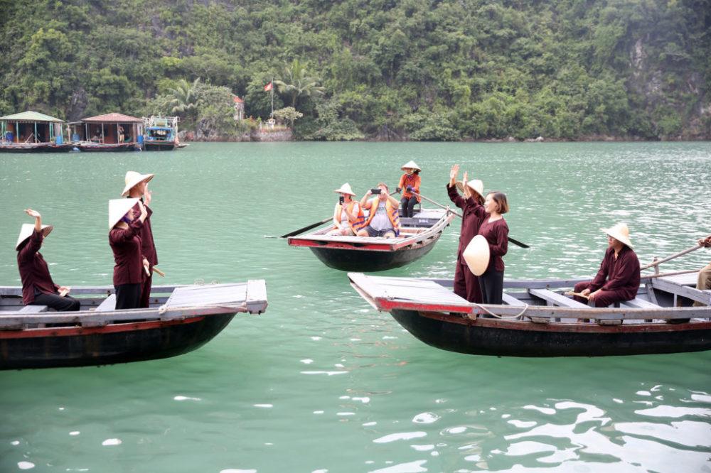 Điểm hẹn du lịch: Thăm quan Làng Chài Cửa Vạn trên vịnh Hạ Long