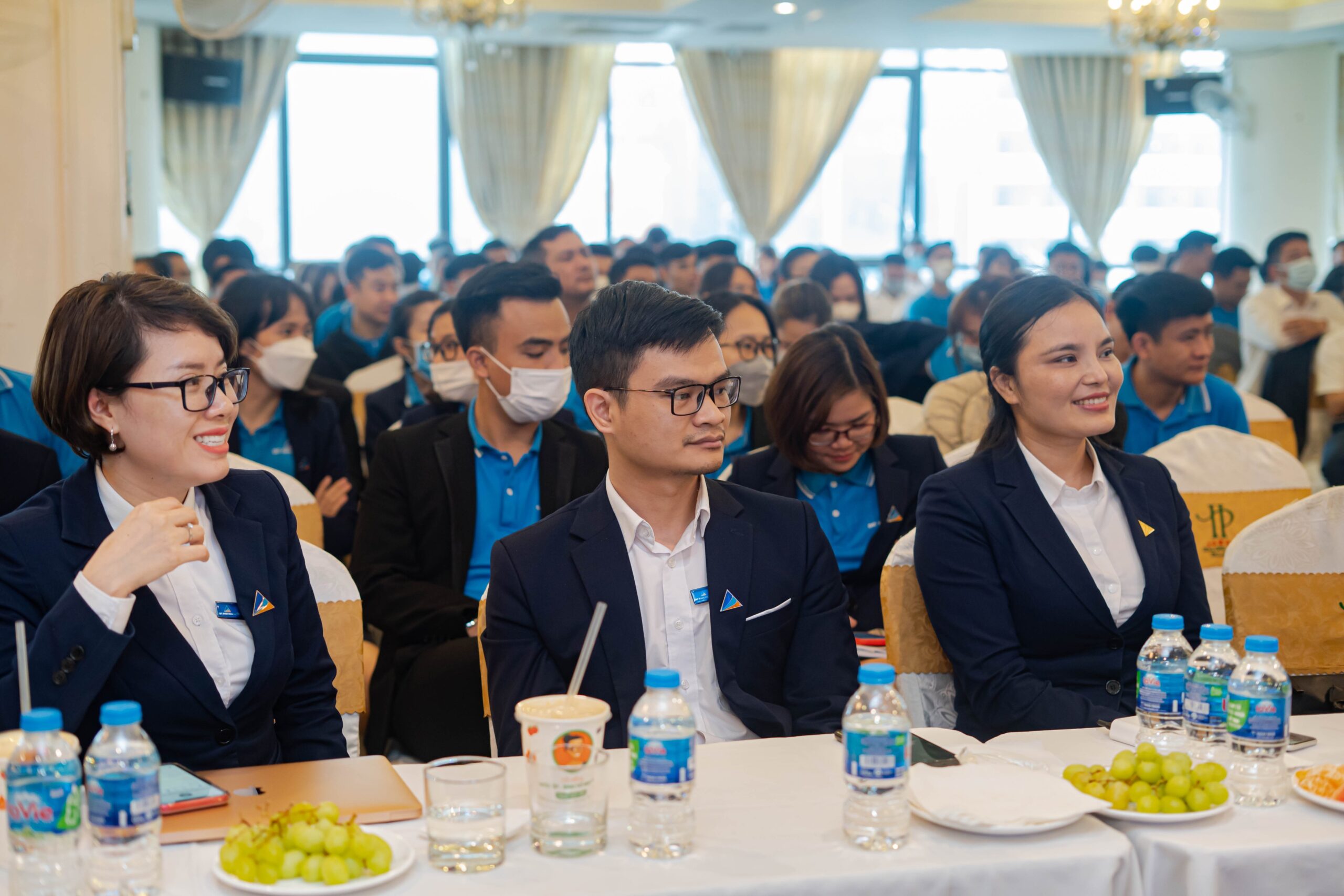 Cán bộ nhân viên Đất Xanh