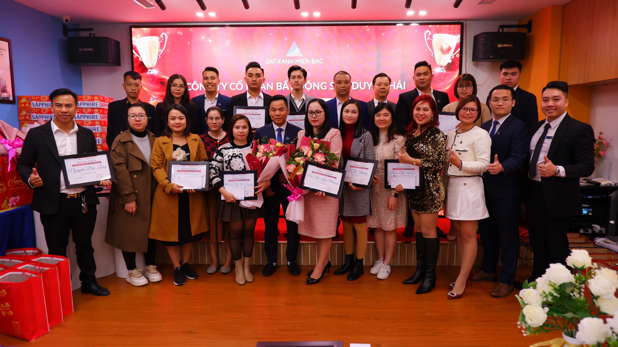 Top 16 chuyên viên kinh doanh xuất sắc nhất năm 2022